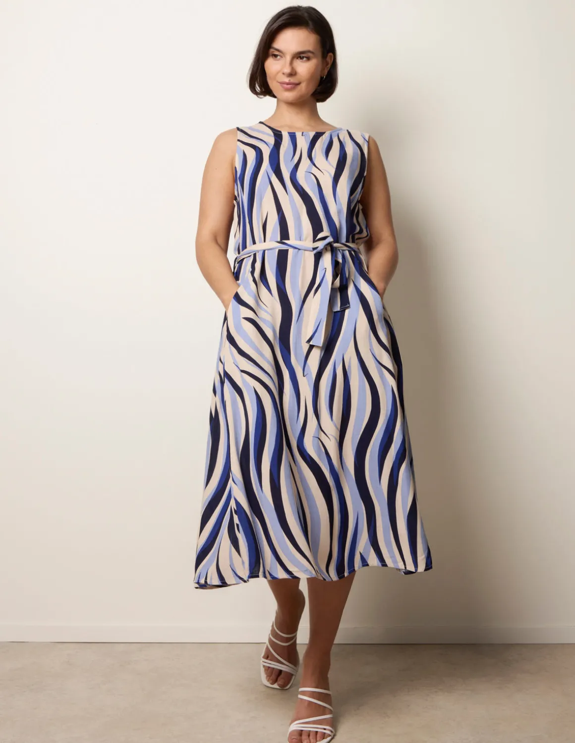 Bold Wave Print Belted Dress
