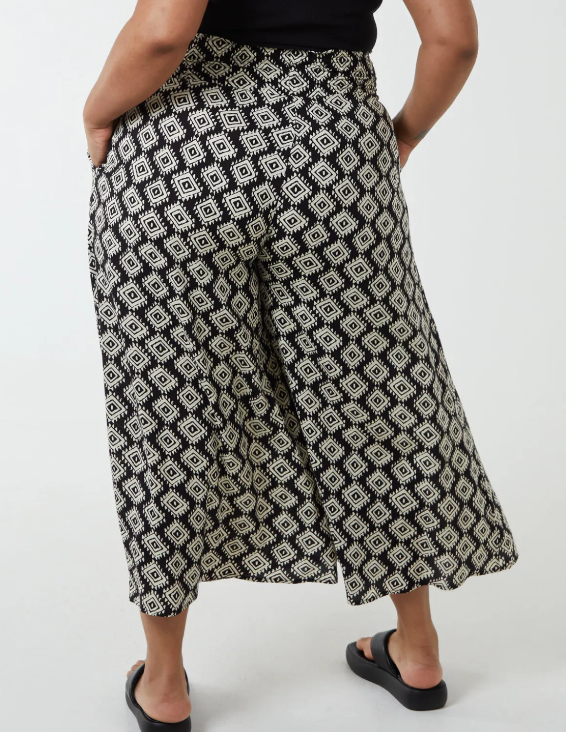 Curve Shirred Wide Leg Trousers