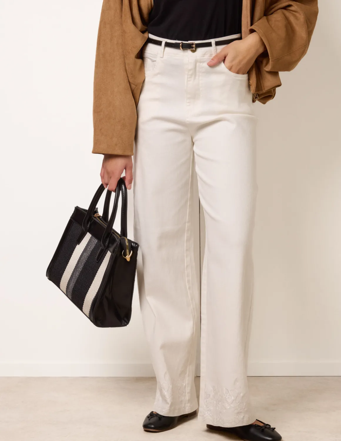 Floral Embroidered Detailed Flared Jeans