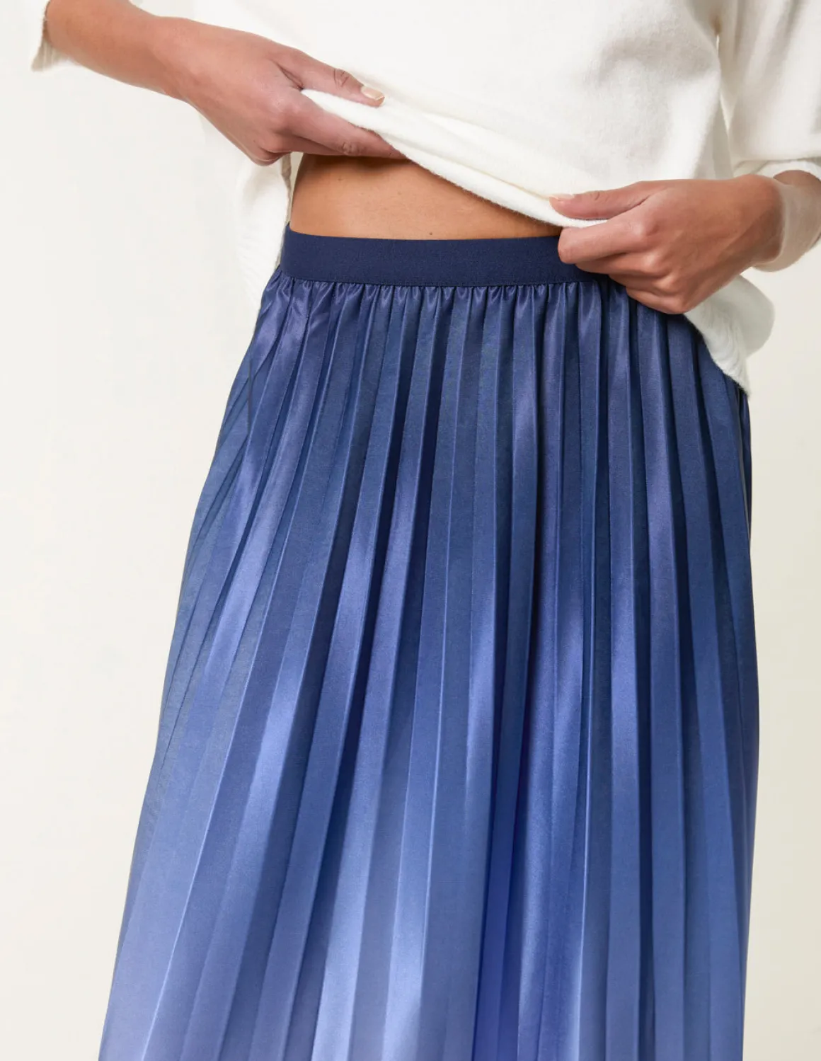 Gradient Colour Pleated Skirt