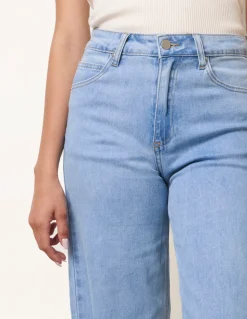 Light Weight Stretch Flared Jeans