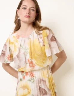 Pleated Scoop Neck Short Sleeve Floral Dress