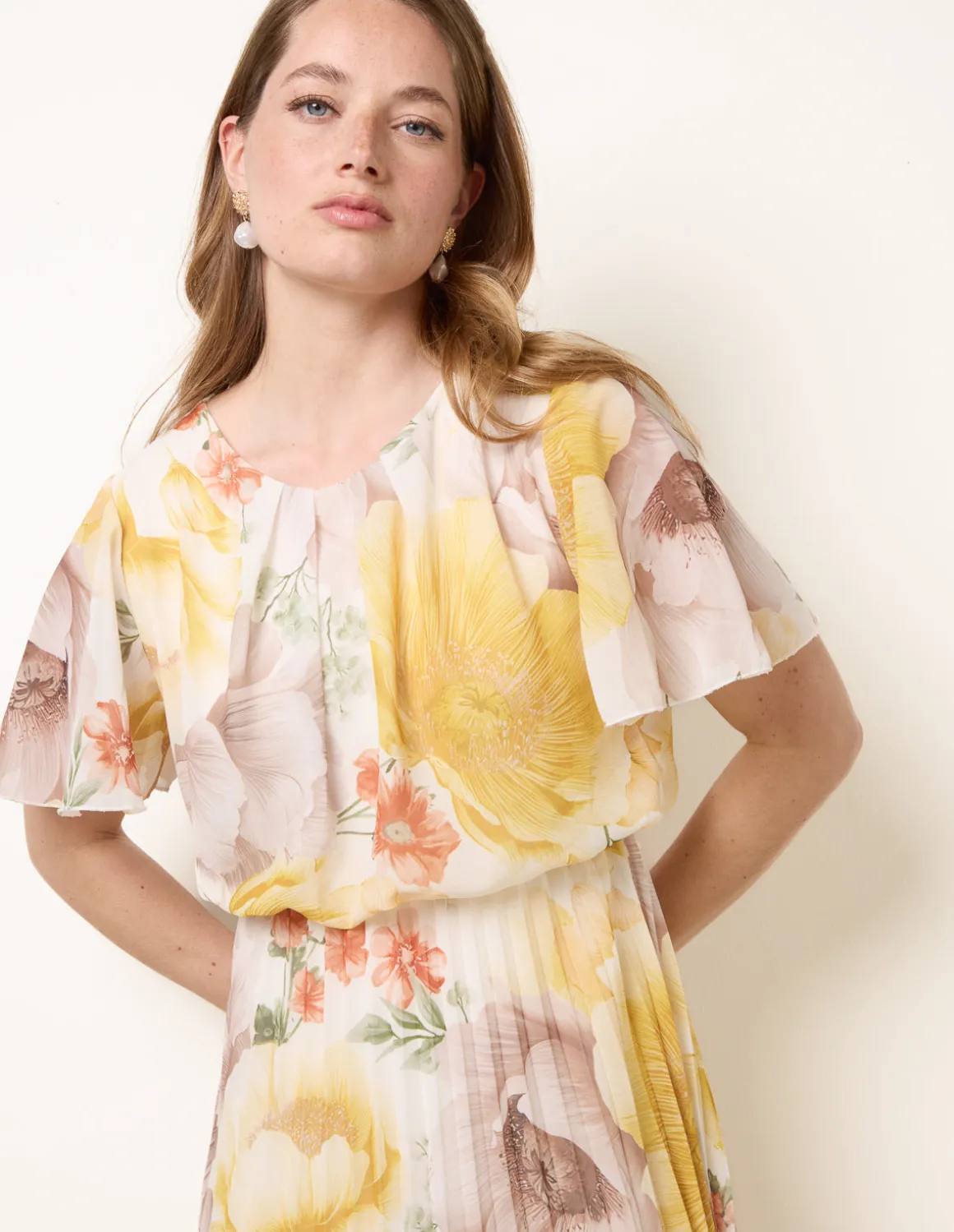 Pleated Scoop Neck Short Sleeve Floral Dress