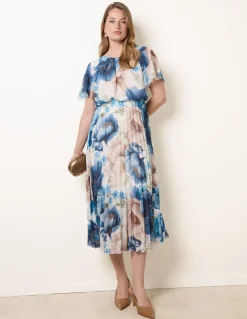 Pleated Scoop Neck Short Sleeve Floral Dress