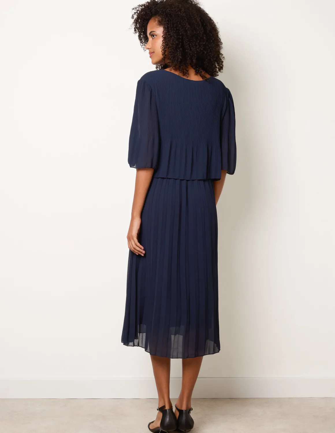 Pleated Short Sleeve Dress with Necklace