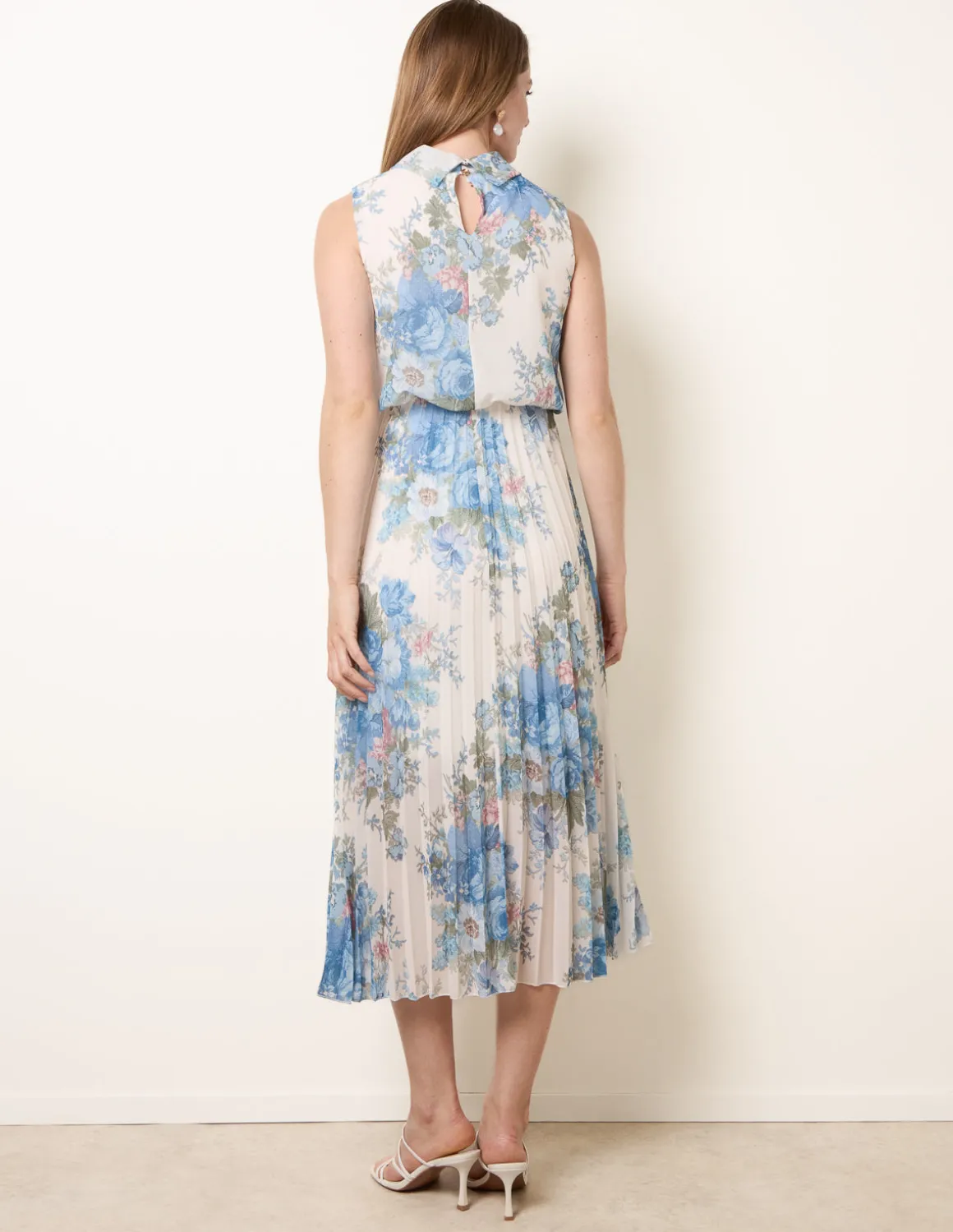 Printed Sleeveless Cowl Neck Pleated Dress