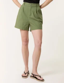 Shorts With Pleated Design