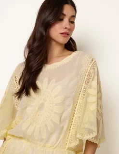 Sun Flower Lace Sleeve Blouse