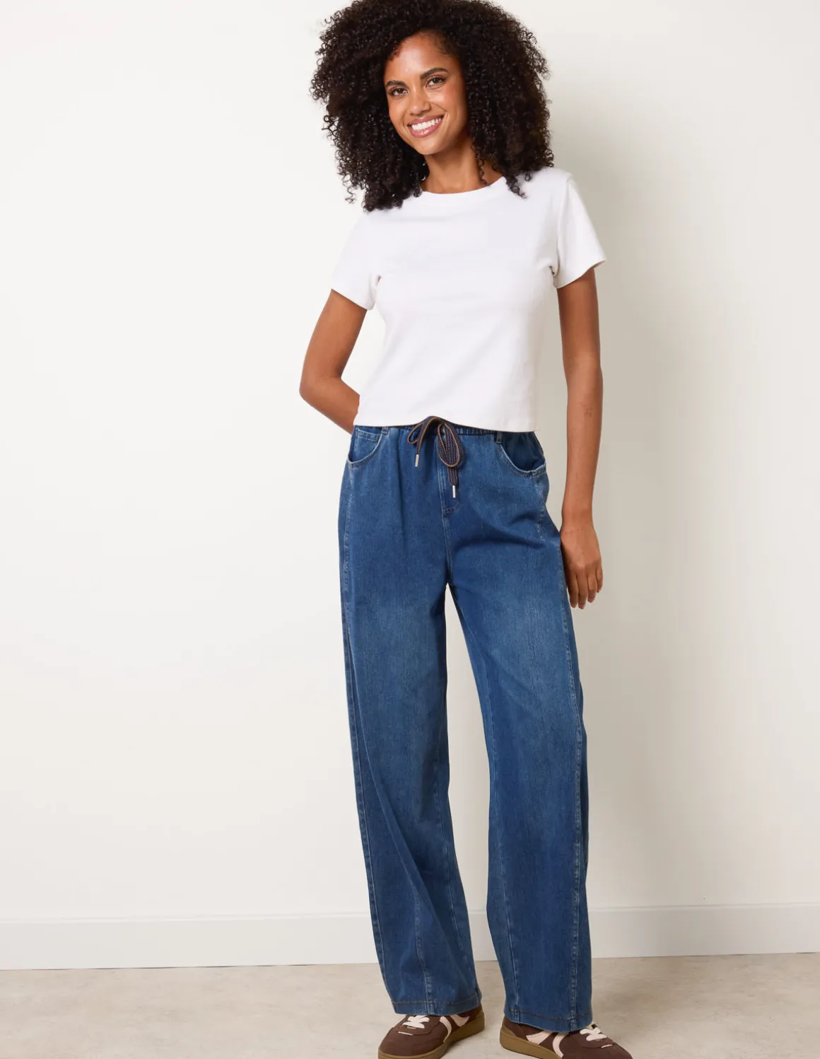 Top Stitch Barrel Leg Jeans